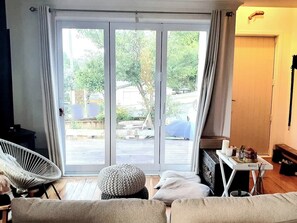 Smart-TV, Kamin, Arbeitsbereiche