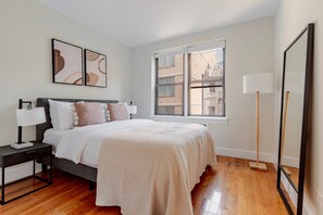 2 chambres, fer et planche à repasser, Wi-Fi, draps fournis