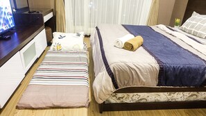 Deluxe Studio, Balcony, City View | 2 bedrooms, minibar, blackout drapes, soundproofing