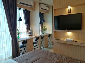 Studio Deluxe, balcon, vue ville | Minibar, rideaux occultants, chambres insonorisées, Wi-Fi gratuit