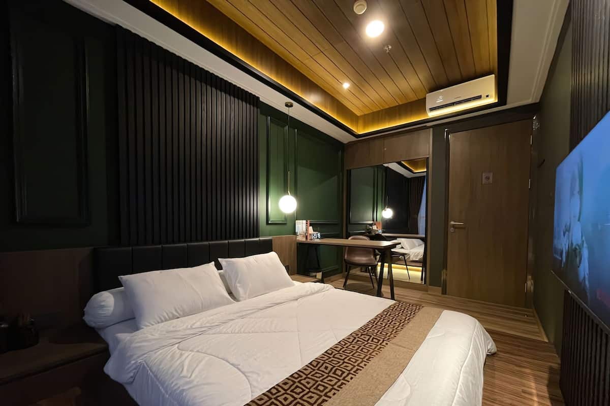 Deluxe Apartment, 2 Bedrooms, Balcony, City View | 1 bedroom, minibar, blackout drapes, soundproofing