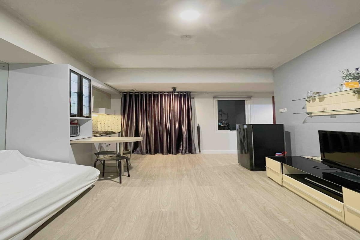 Deluxe-Apartment, 2 Schlafzimmer, Balkon, Stadtblick | 3 Schlafzimmer, Minibar, Verdunkelungsvorhänge, schallisolierte Zimmer