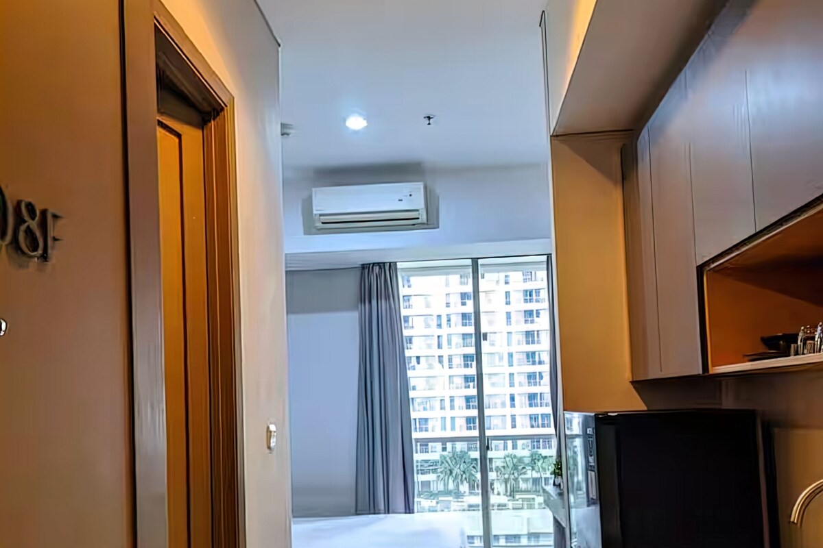 Superior Studio, 1 Queen Bed, Kitchen, City View | Minibar, WiFi (free)