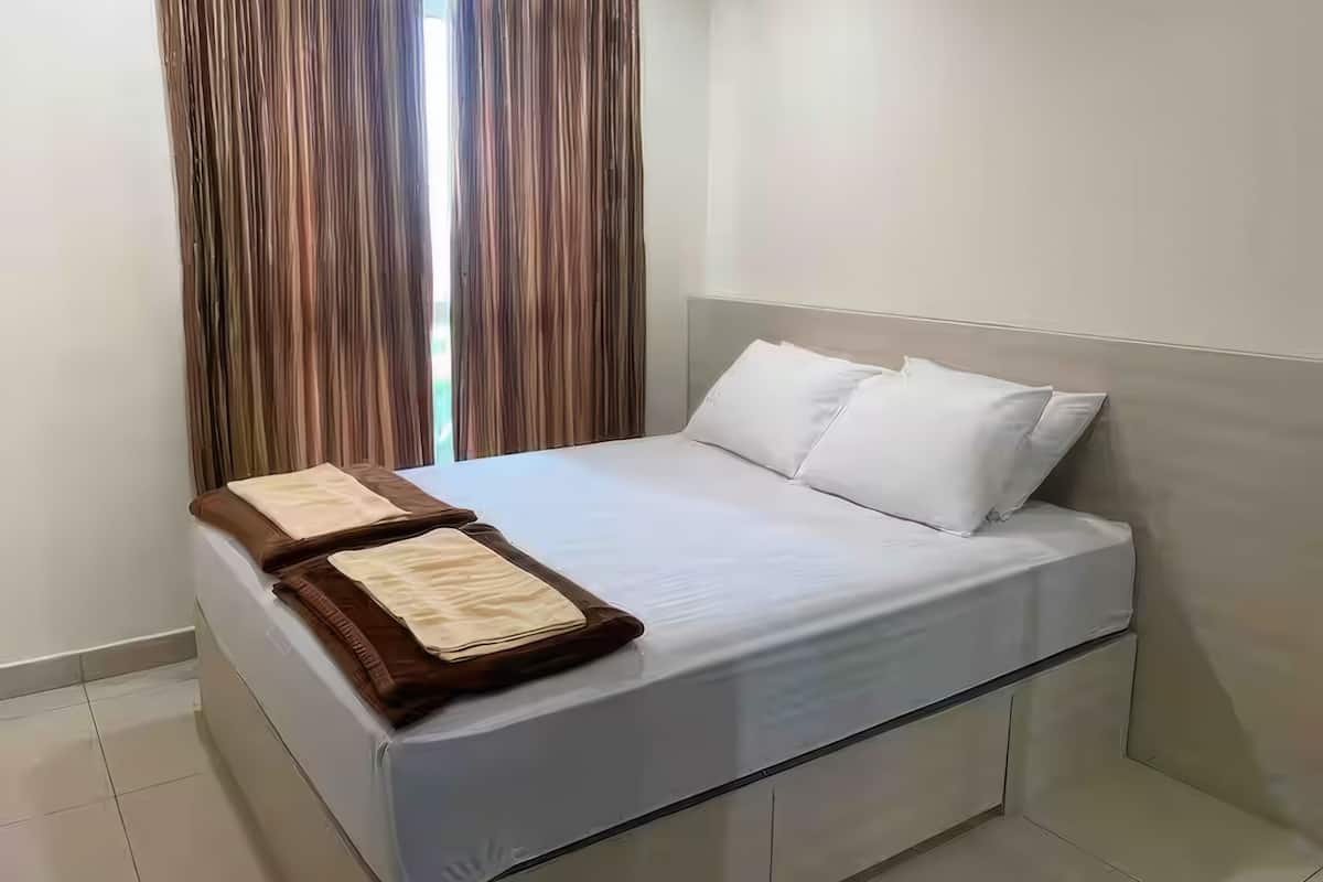 Superior Apartment, 3 Bedrooms, Kitchen, City View | 3 bedrooms, minibar, desk, laptop workspace