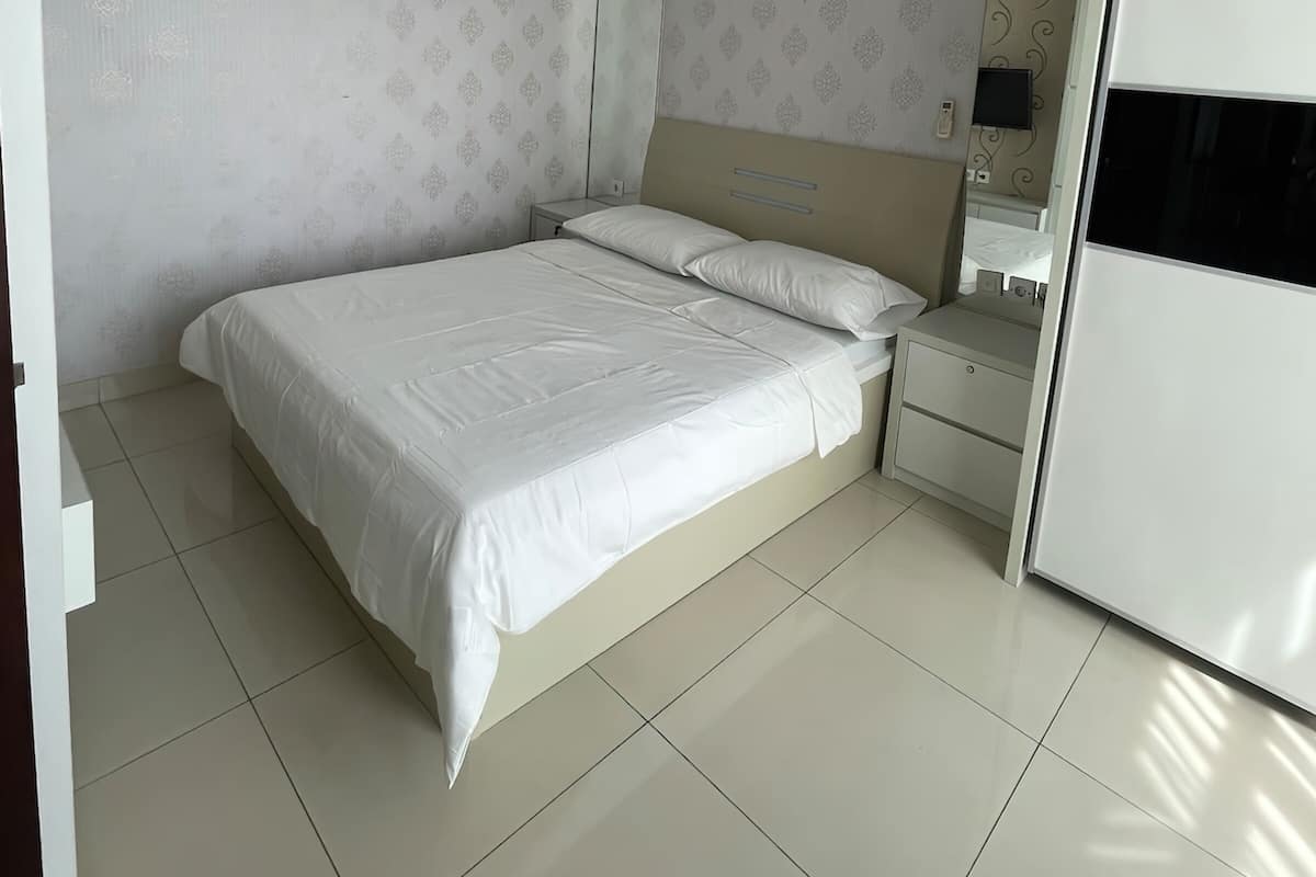 Appartamento Deluxe, 1 camera da letto, balcone, vista città | 3 camere, minibar, una scrivania, postazione laptop