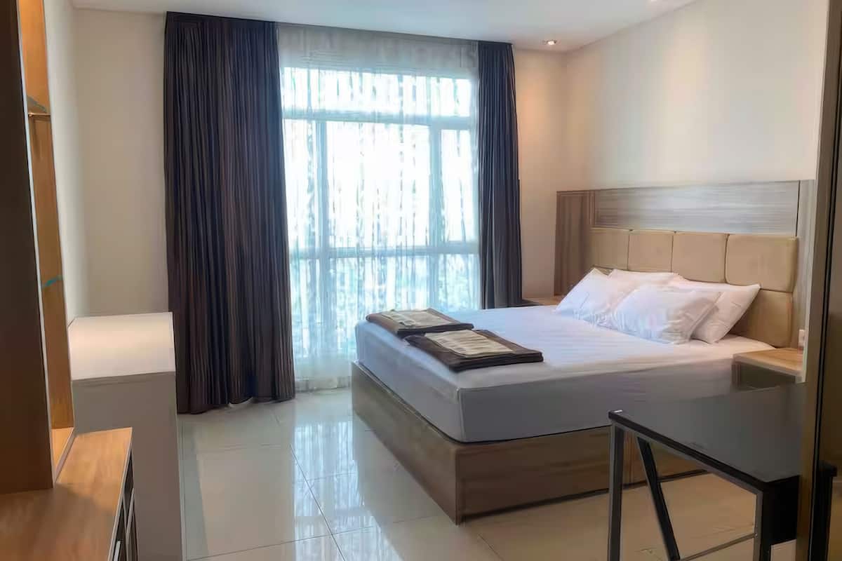 Appartamento Deluxe, 3 camere da letto, balcone, vista città | 3 camere, minibar, una scrivania, postazione laptop