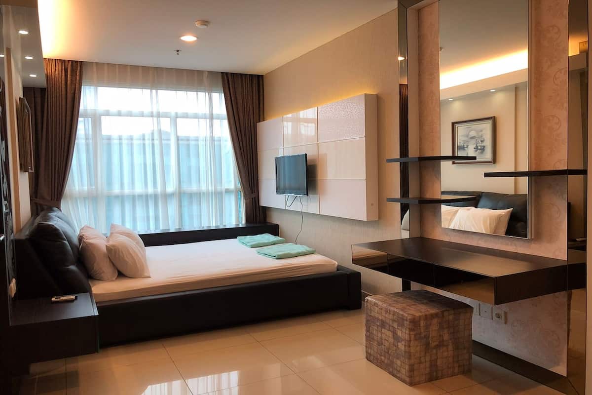 Appartamento Deluxe, 2 camere da letto, balcone, vista città | 3 camere, minibar, una scrivania, postazione laptop