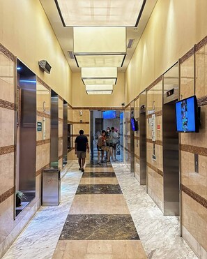 Lobby - Central Royal Apartments by Emily (Jakarta)