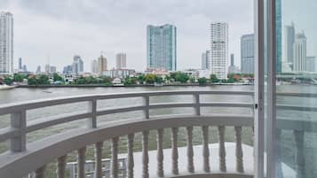 Pemandangan danau