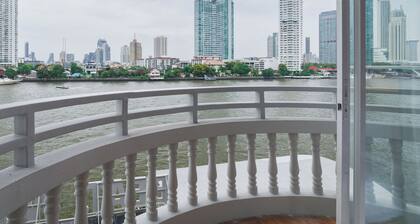 BEAT. Warii Hostel at Chaophraya River