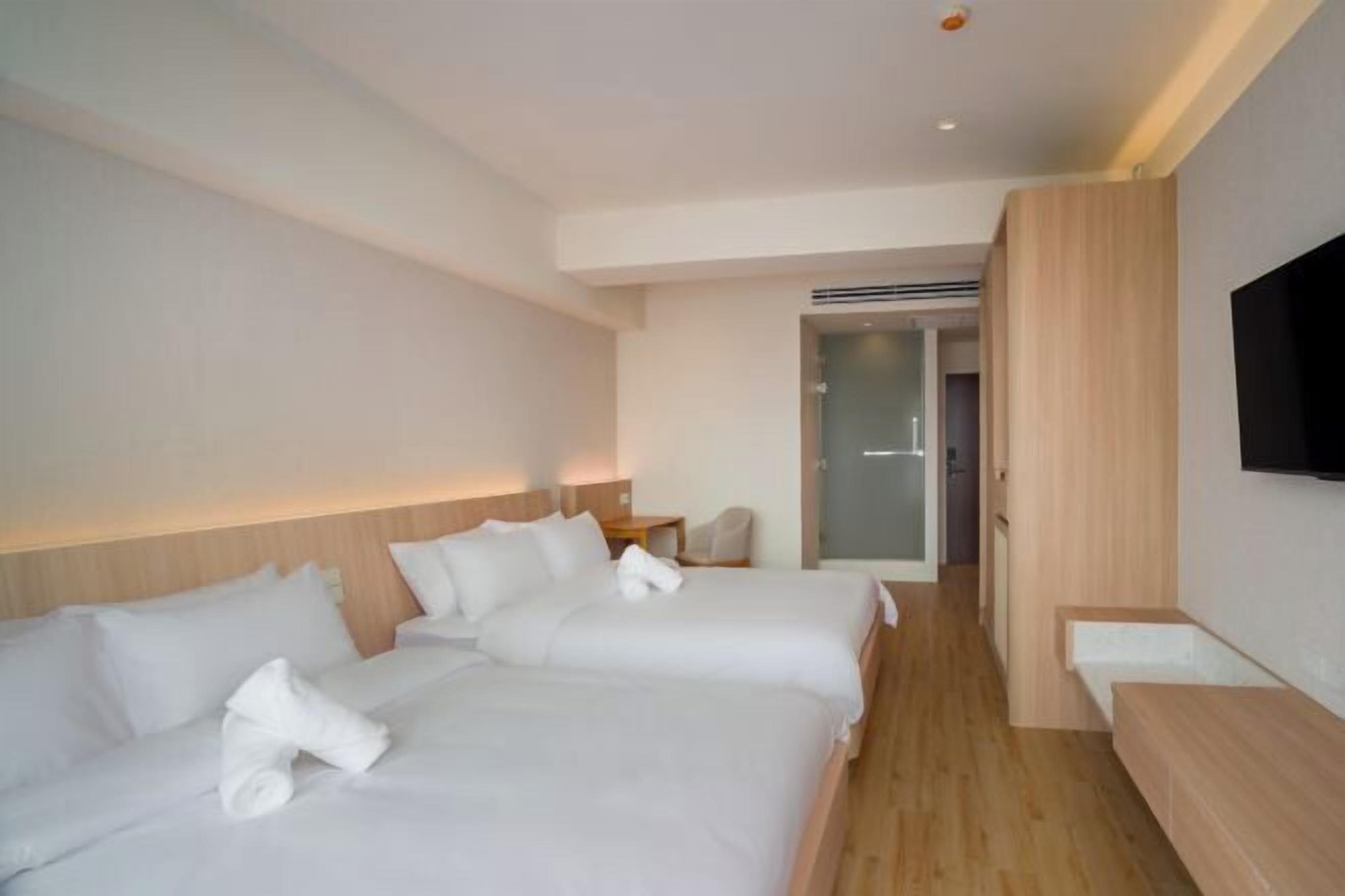 In-room safe, free WiFi