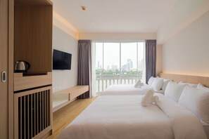 Habitación doble Premium, balcón, vista al río | Caja de seguridad en la habitación y wifi gratis