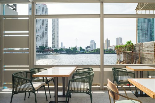 BEAT. Warii Hostel at Chaophraya River