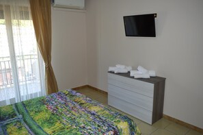 2 bedrooms, travel crib, free WiFi, bed sheets - Apartment Glam House Monet Rometta Marea (Rometta Marea)