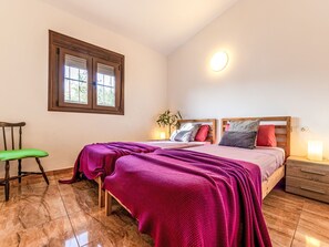 5 slaapkamers, een bureau, internet