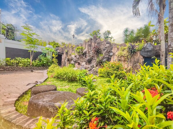 Property grounds - Palma Villa Homestay Klaten. 5 minutes to the city center and natural water park (Jawa Tengah)