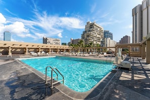 Pool - 15th floor studio with 2 full size bed at Ala Moana Hotel (Honolulu)