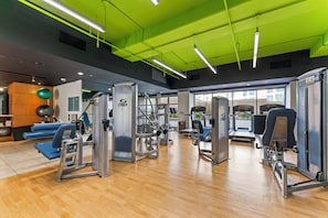 Fitness facility - 15th floor studio with 2 full size bed at Ala Moana Hotel (Honolulu)