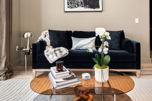 Luokittelematon kuva, 3 kautta 50, painike