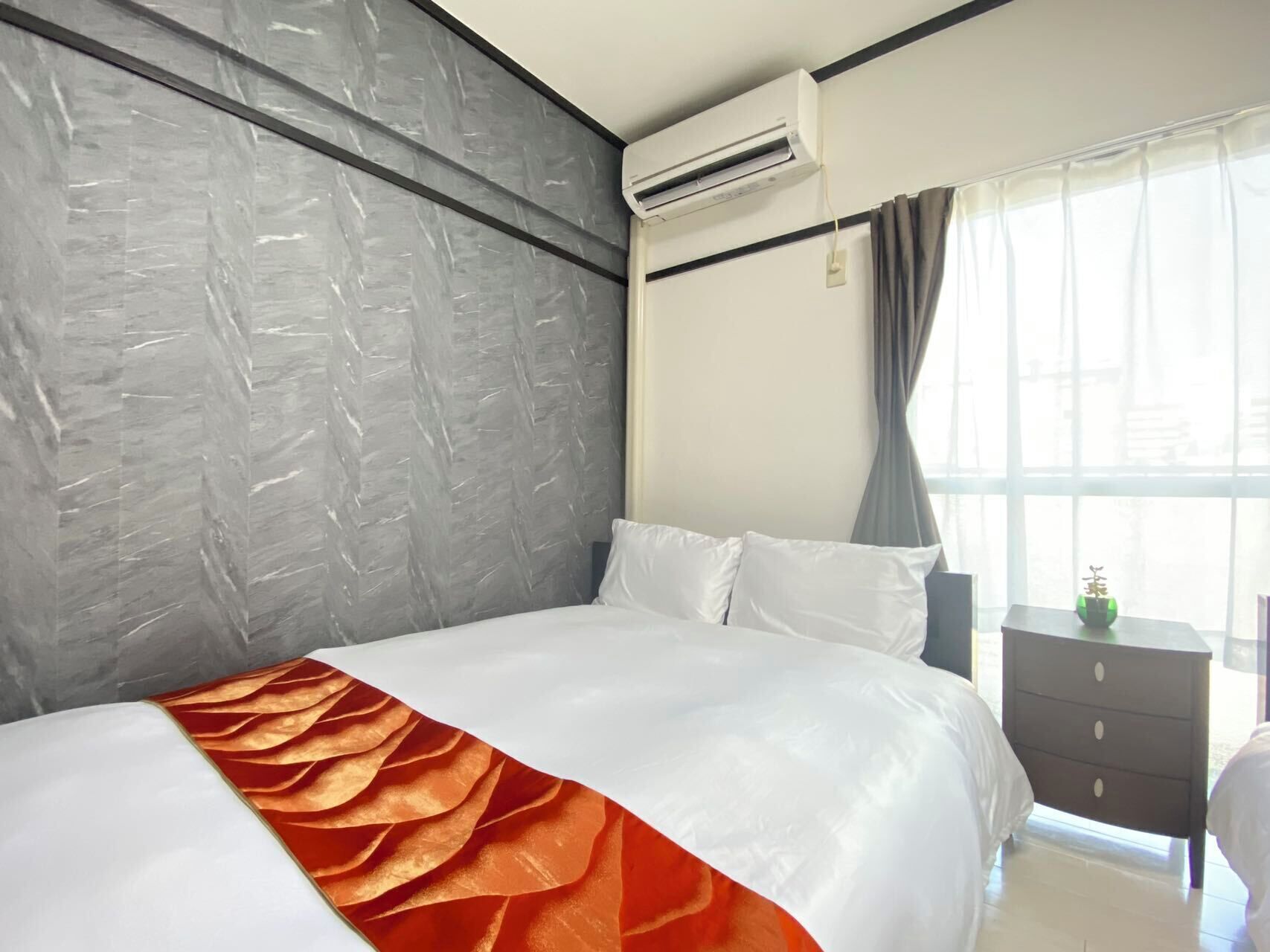 1 chambre, fer et planche à repasser, Wi-Fi gratuit, draps fournis