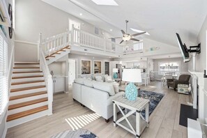 Smart TV, fireplace, stereo