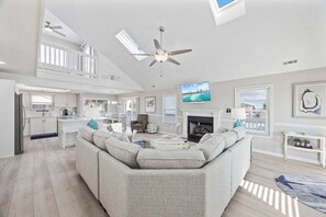 Smart TV, fireplace, stereo