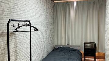 6 多间卧室、办公桌、床单