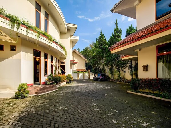 Exterior - Pilatus Hotel Bandung (Bandung)