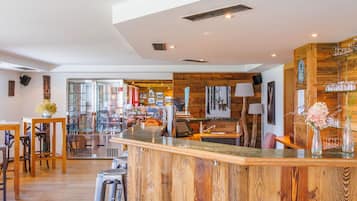 Bar (in der Unterkunft)