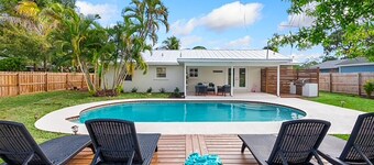 Coral Cottage - Private Oasis with Heated Saltwater Pool