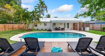 Coral Cottage - Private Oasis with Heated Saltwater Pool