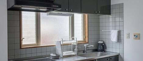 Fridge, microwave, stovetop, cookware/dishes/utensils