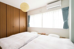 4 bedrooms, desk, free WiFi, bed sheets
