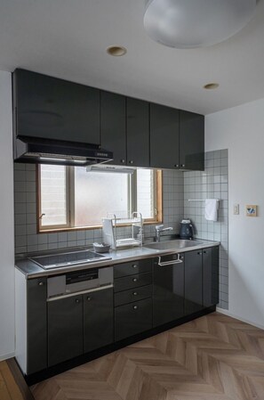 Fridge, microwave, stovetop, cookware/dishes/utensils