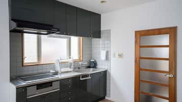 Fridge, microwave, stovetop, cookware/dishes/utensils