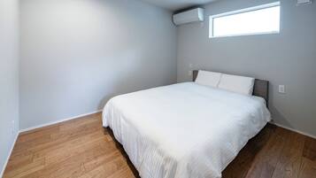 1 bedroom, desk, free WiFi, bed sheets