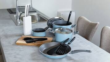 Fridge, microwave, stovetop, cookware/dishes/utensils