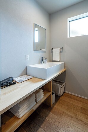 Hair dryer, towels - BOAT II / Awaji Hyōgo (Awaji)