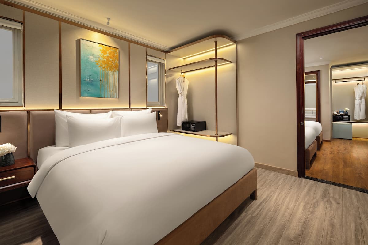 Family Connecting Room | Hypo-allergenic bedding, free minibar items, in-room safe, desk