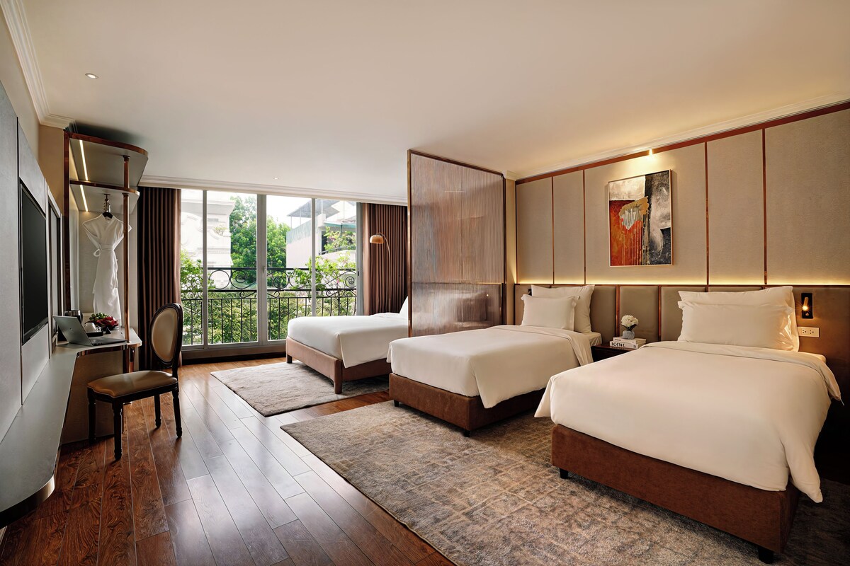 Family Suite with City View | 고급 침구, 오리/거위털 이불, 메모리폼 침대, 무료 미니바 품목