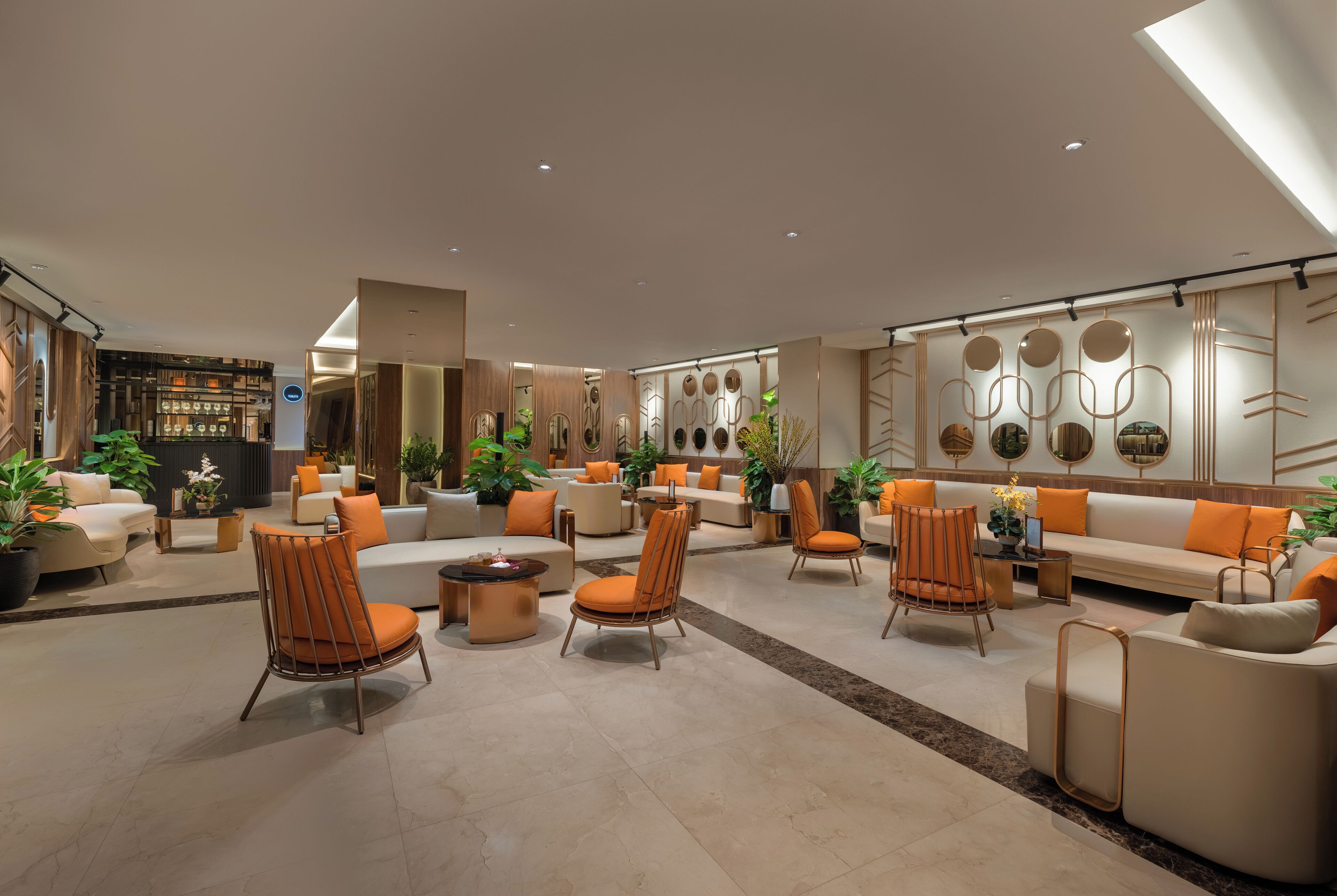 2 bars/lounges, rooftop bar, lobby lounge