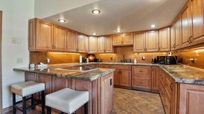 Kühlschrank, Mikrowelle, Geschirrspüler