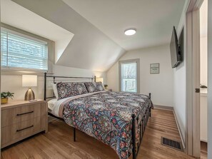 3 Schlafzimmer, Schreibtisch, Bügeleisen/Bügelbrett, Reisekinderbett