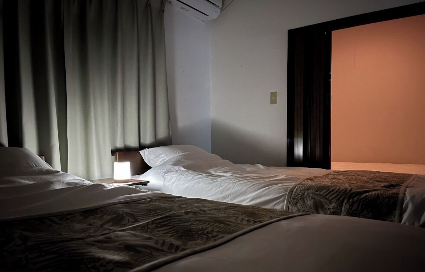 3 habitaciones, escritorio, wifi gratis y ropa de cama 