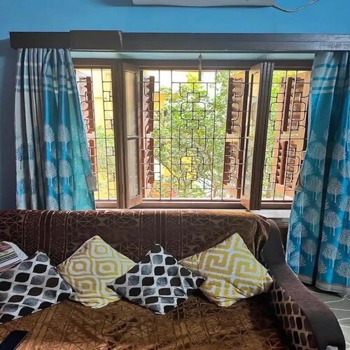 Jharna's Homestay with Kitchen,Dinning & a Garden view with in a City