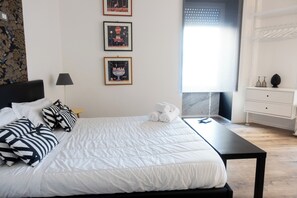4 bedrooms, WiFi, bed sheets - The Black and White (Siracusa)