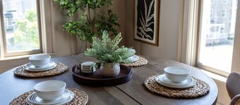 The Queenie - 3 minutes walk from Avenir Centre