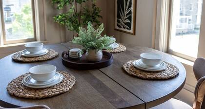 The Queenie - 3 minutes walk from Avenir Centre