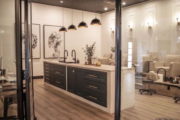 المنشأة من الداخل