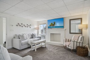 TV, offices - Plum Time | Water Views | Decks | Walk to Basin (Newburyport)